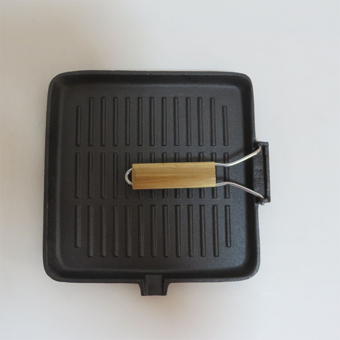Grillpfanne aus Gusseisen, vorgew&uuml;rzt mit Pflanzen&ouml;l
