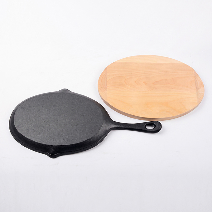 Ovale, vorgew&uuml;rzte franz&ouml;sische Tortillapfanne aus Gusseisen im mexikanischen Stil, 25 cm